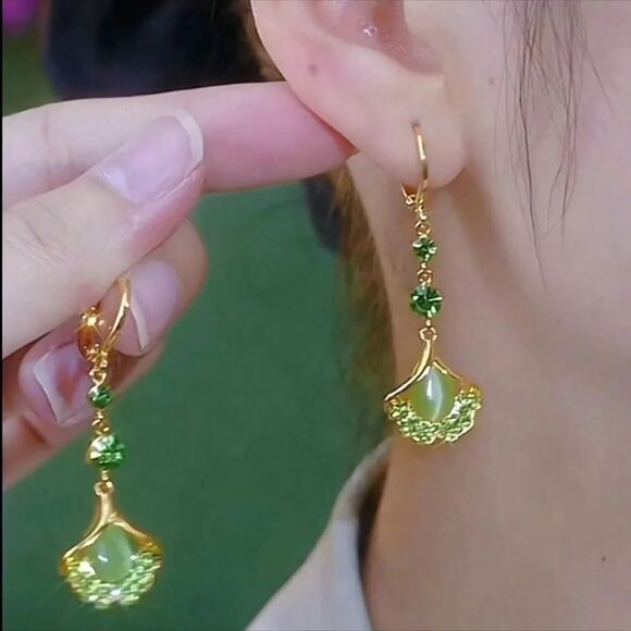 Peridot Green Ginkgo Biloba Crystal Dangle Earrings Gold Teardrop Tassel Drop - Picture 2 of 4